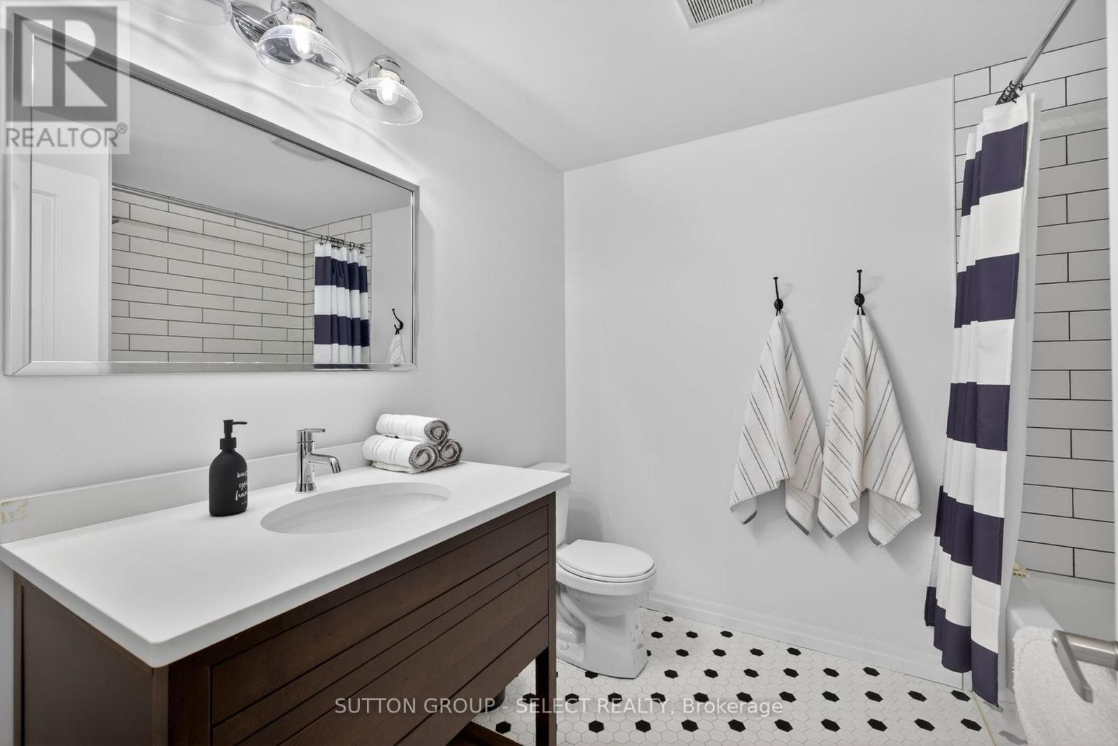 936 ZAIFMAN CIRCLE - 37