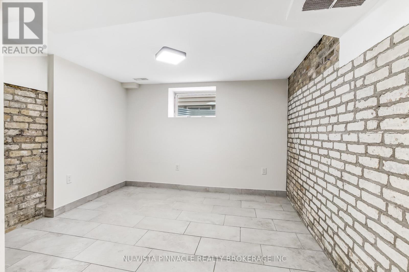 727 QUEENS AVENUE - 10