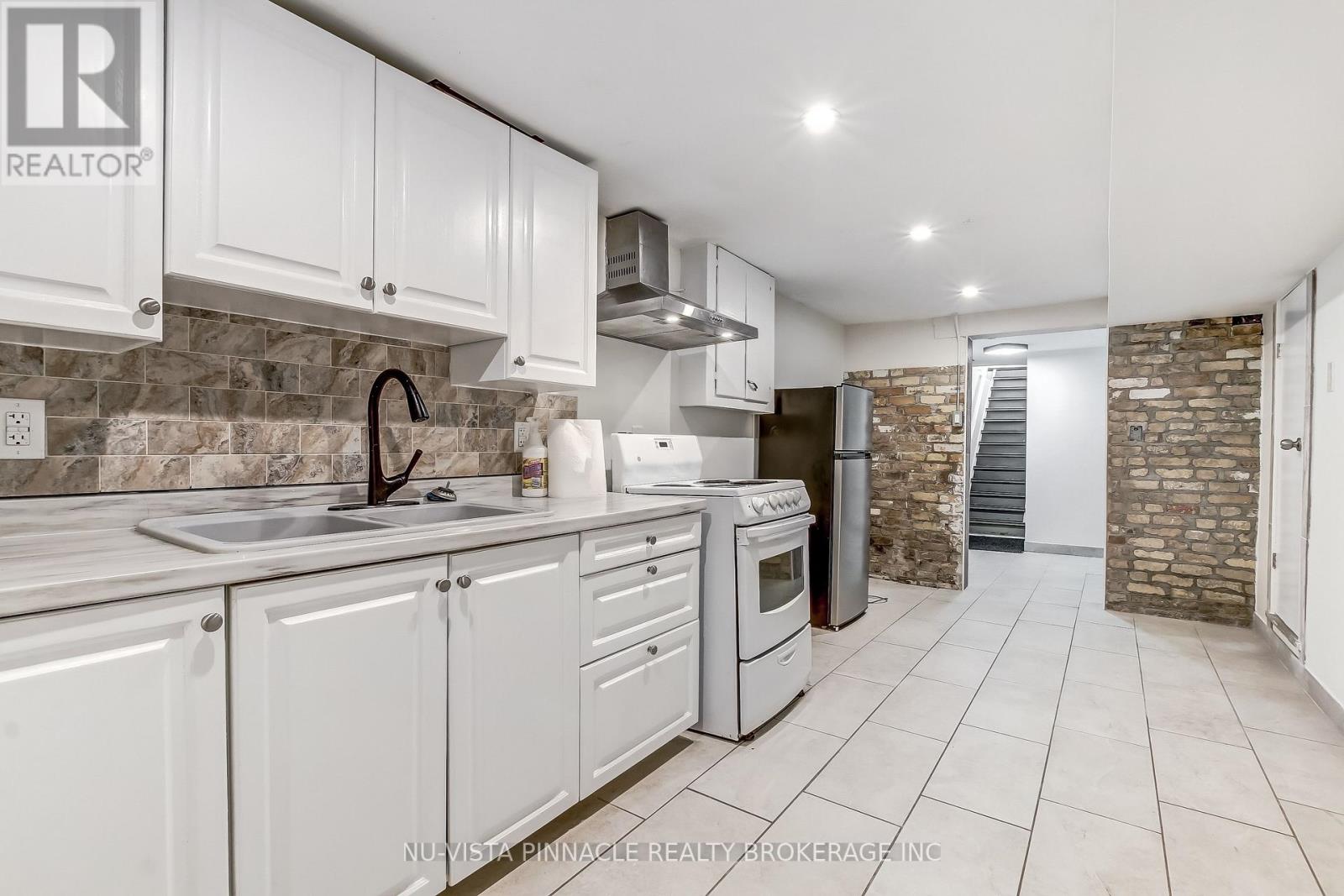 727 QUEENS AVENUE - 13