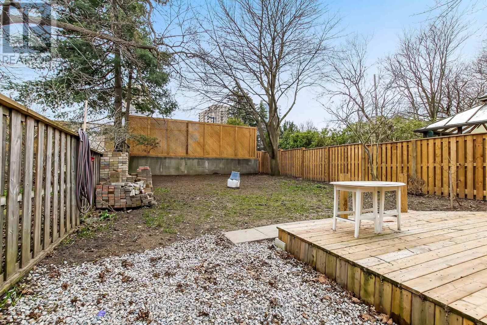 727 QUEENS AVENUE - 14