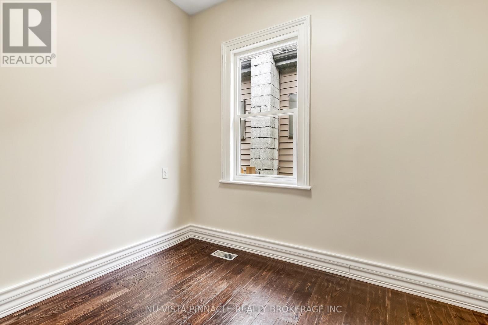 727 QUEENS AVENUE - 4