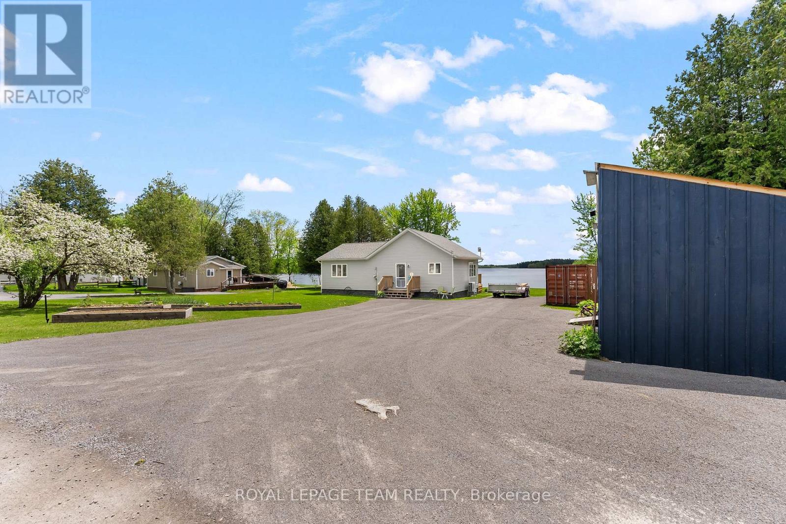 39 COLUMBINE LANE - 41