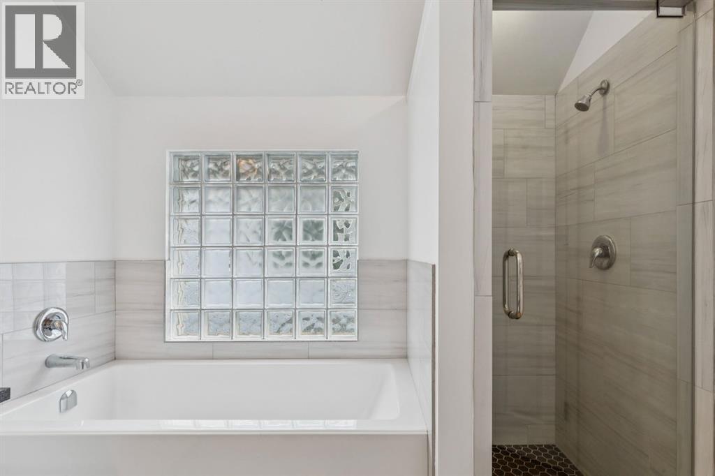 419 21 Avenue NW - 22
