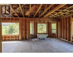 8985 Crescent Spur Road, Mcbride, BC V0J2E0 Photo 12