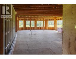 8985 Crescent Spur Road, Mcbride, BC V0J2E0 Photo 11