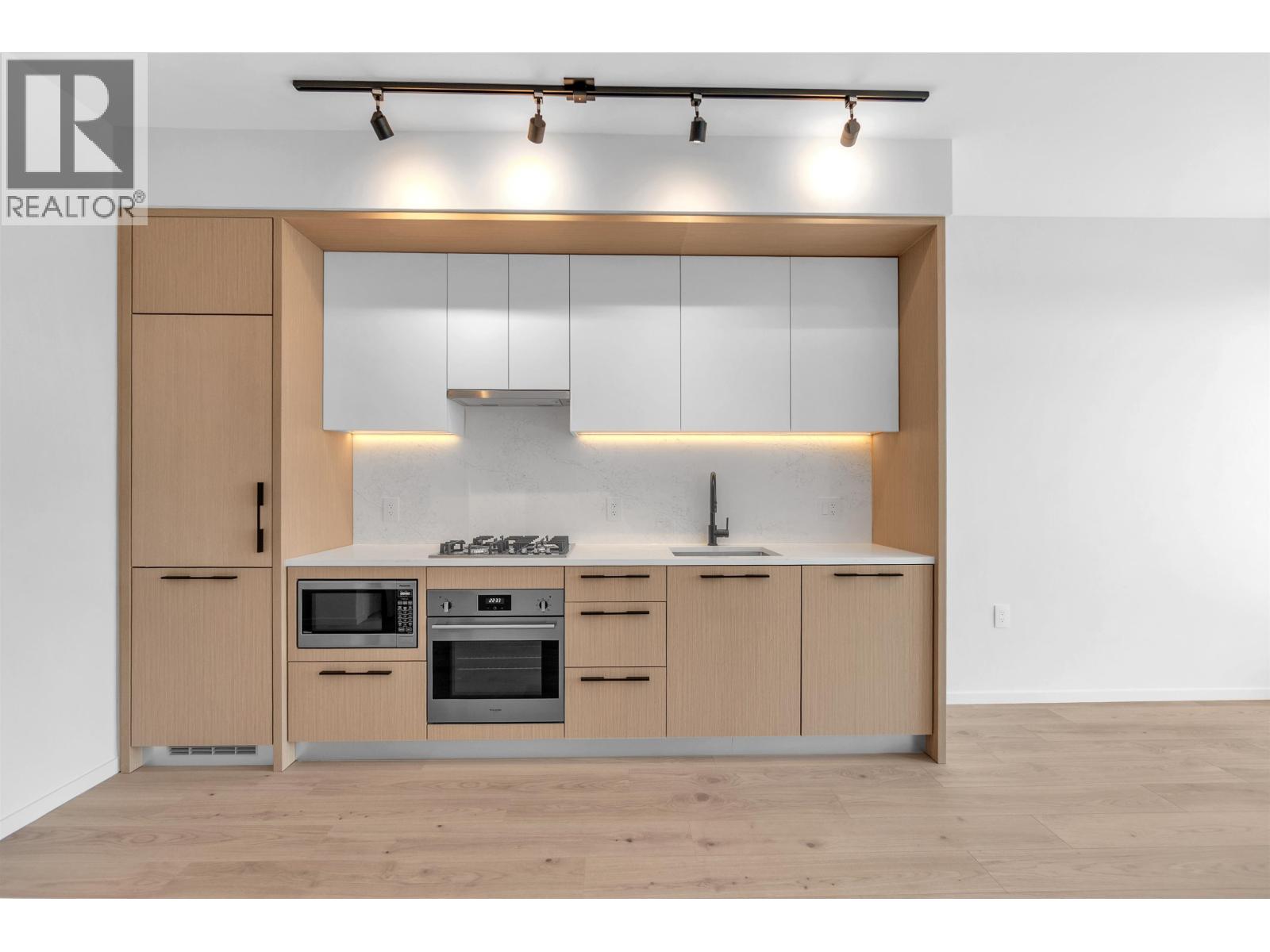 1005 2729 KINGSWAY - photo 2