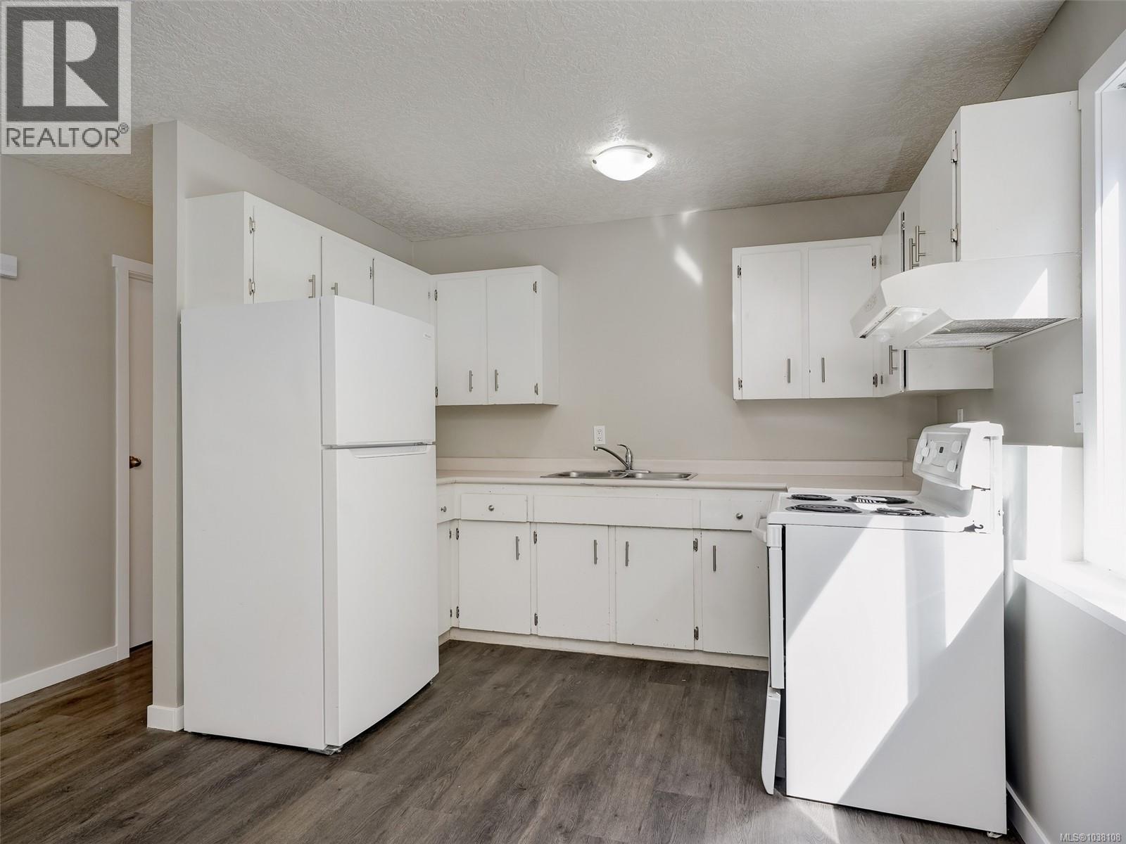 1040 Chesterfield Rd - 22