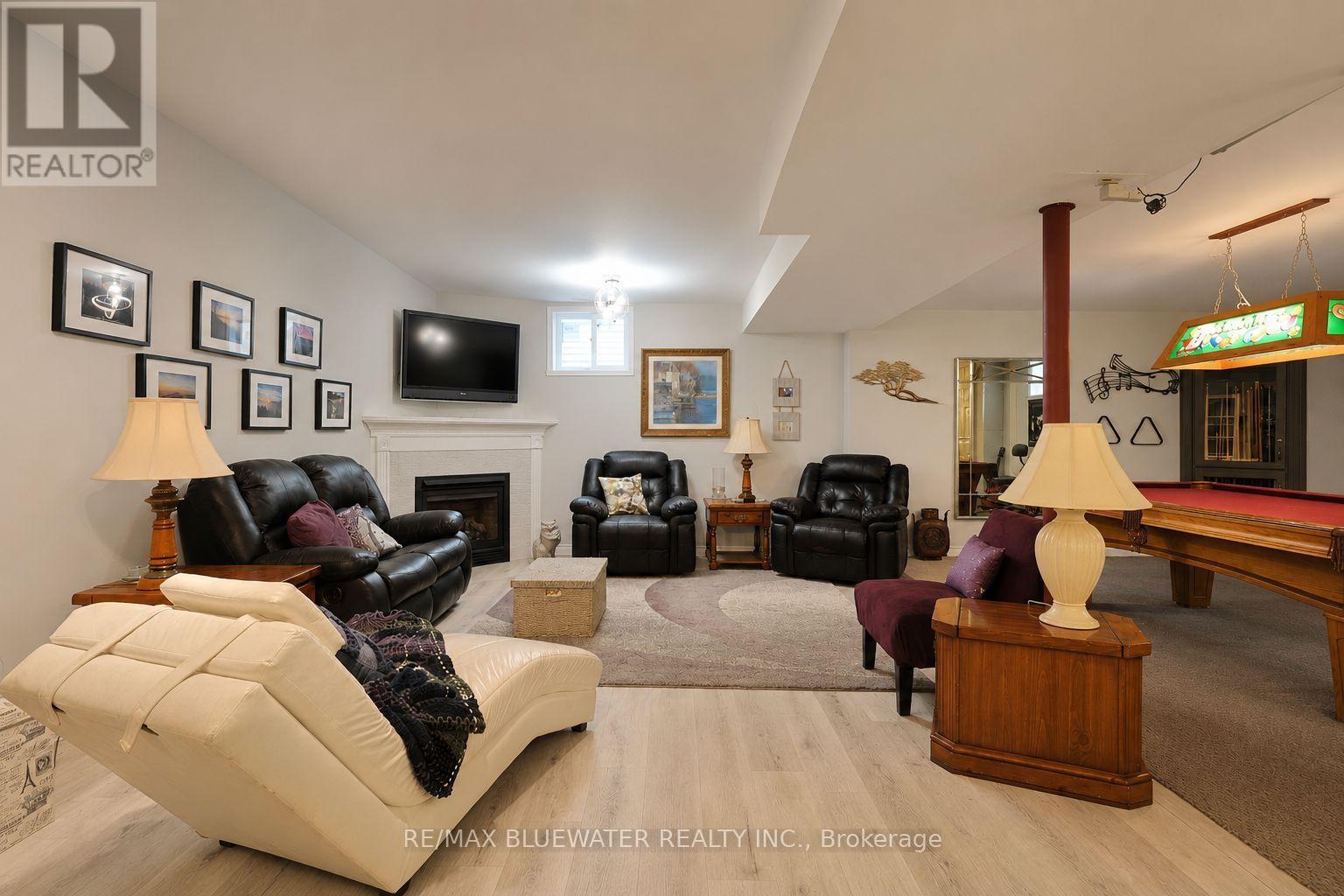 10419 PINETREE DRIVE - 35