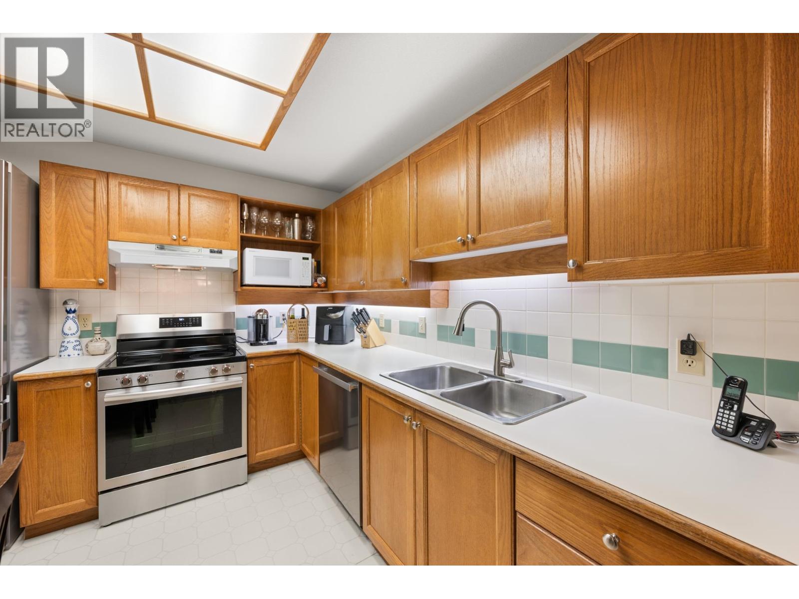 1 Bed, 1 Bath Apartment for Sale in Burnaby – 410 6737 STATION HILL COURT, Burnaby – MLS# R3128489 - Image 9