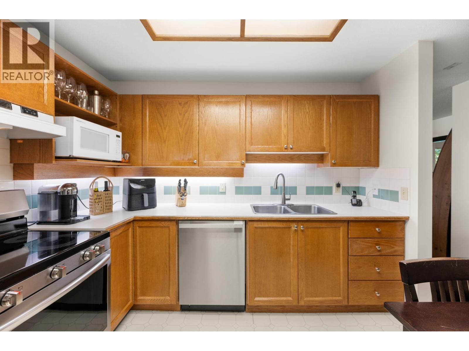 1 Bed, 1 Bath Apartment for Sale in Burnaby – 410 6737 STATION HILL COURT, Burnaby – MLS# R3128489 - Image 10