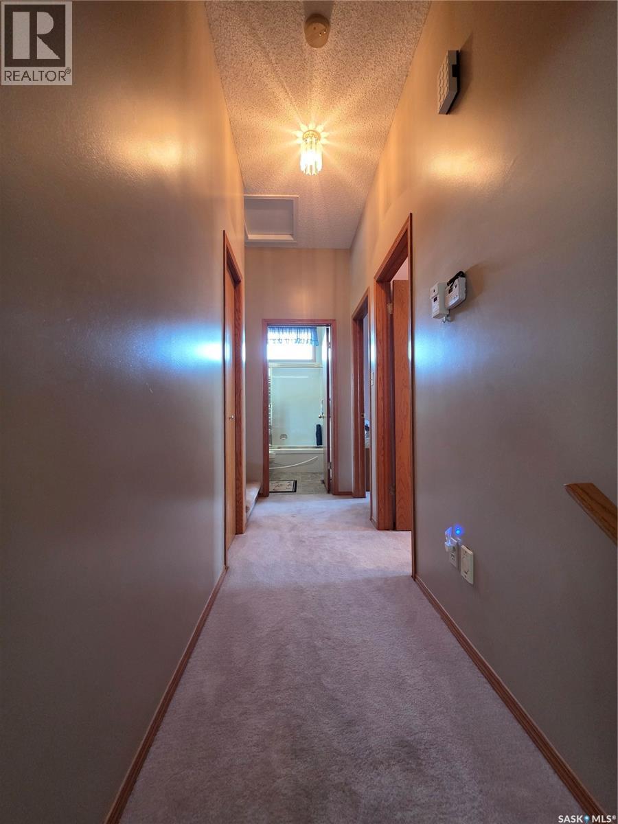 691 10th AVENUE W — photo 24