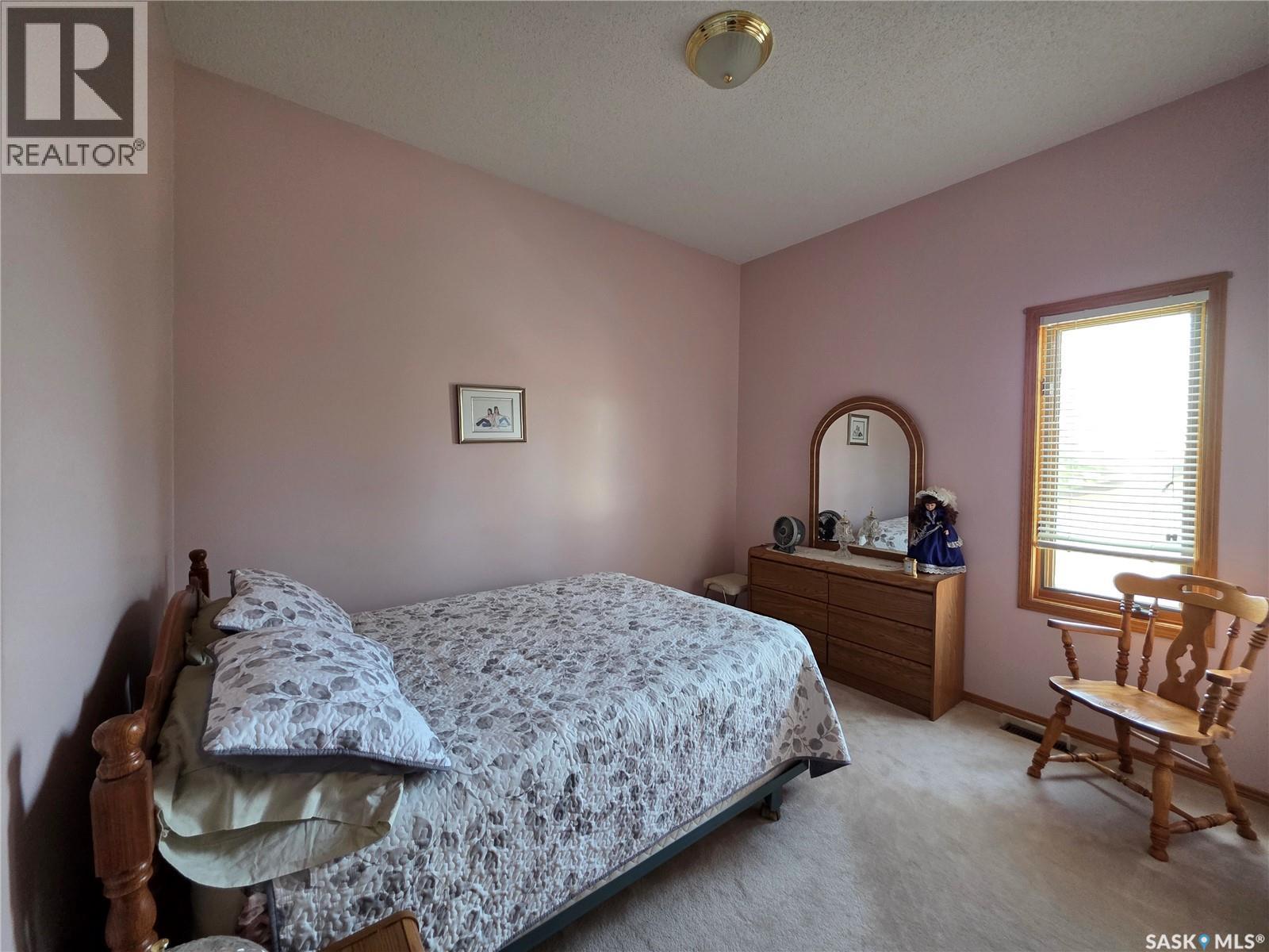 691 10th AVENUE W — photo 25
