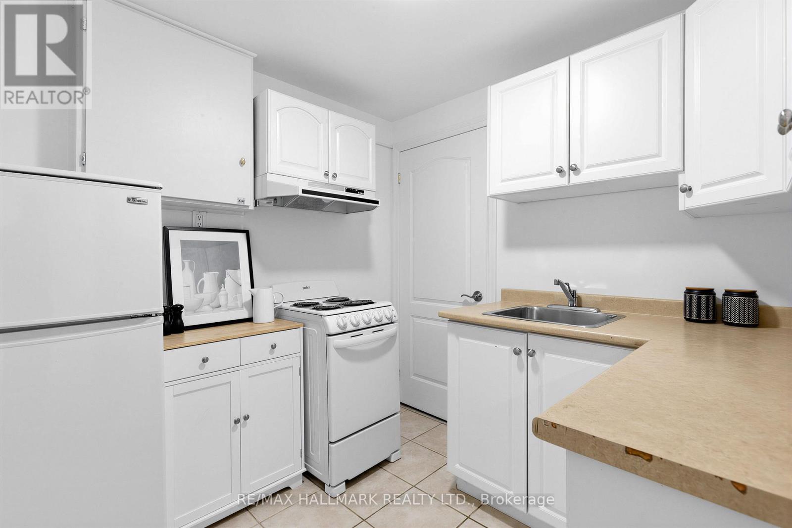 62 DONCASTER AVENUE - 32