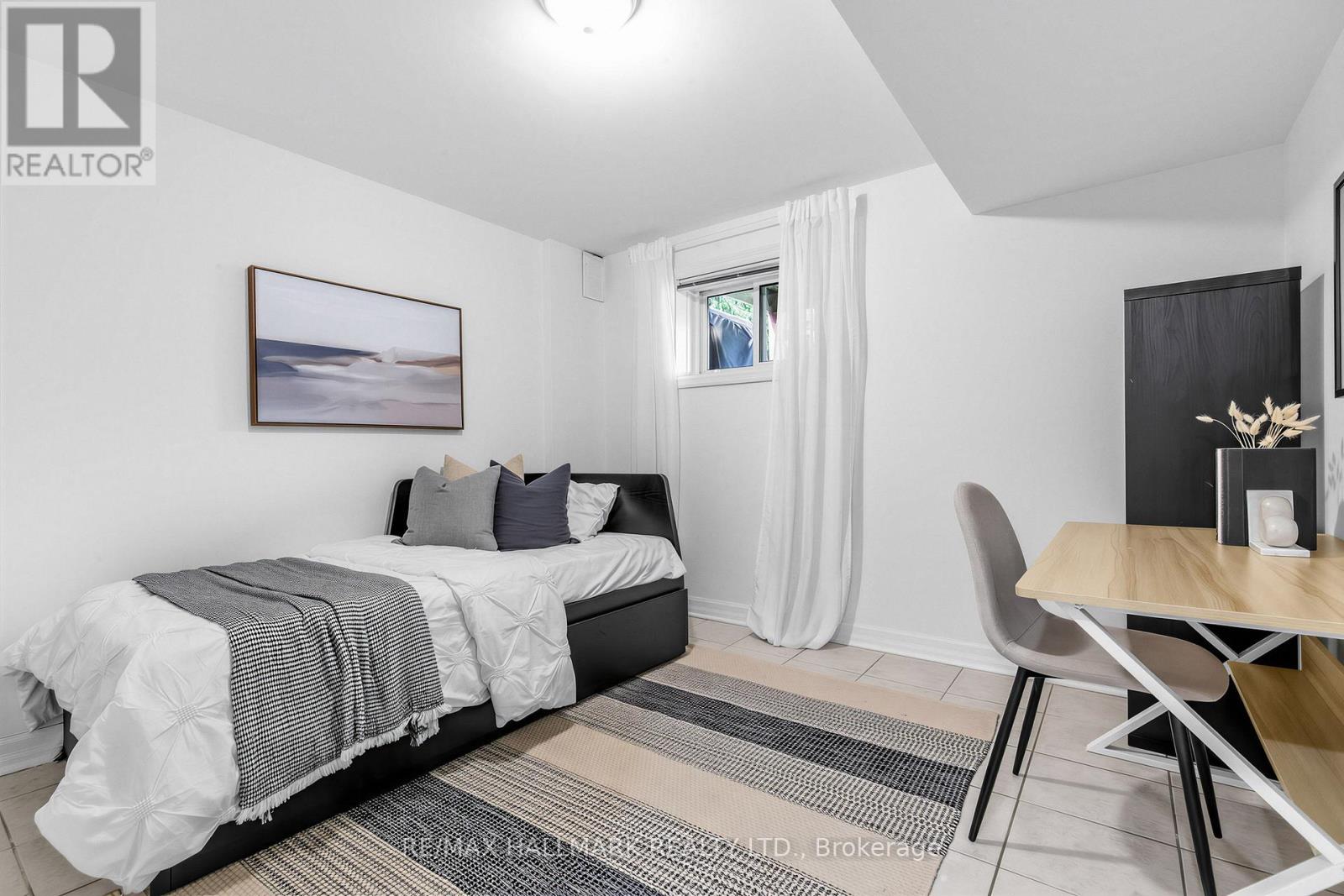 62 DONCASTER AVENUE - 34