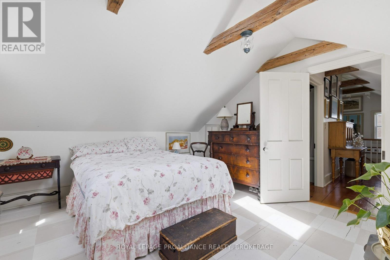 10 DRUMMOND STREET E - 31