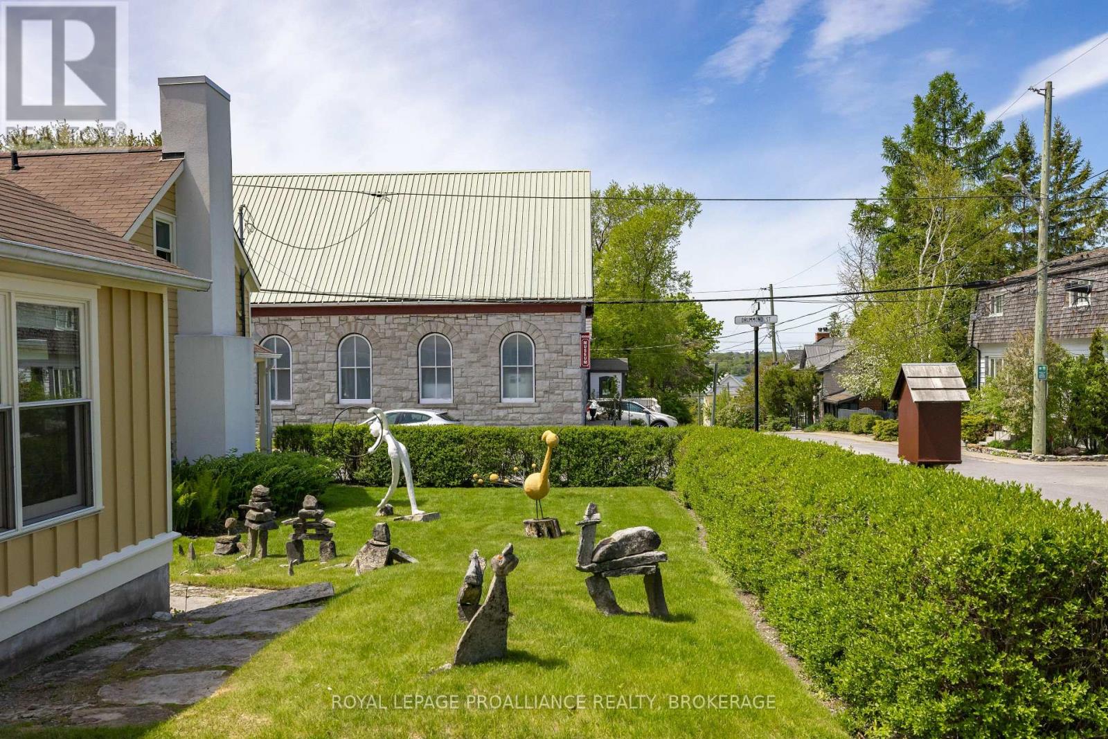 10 DRUMMOND STREET E - 40