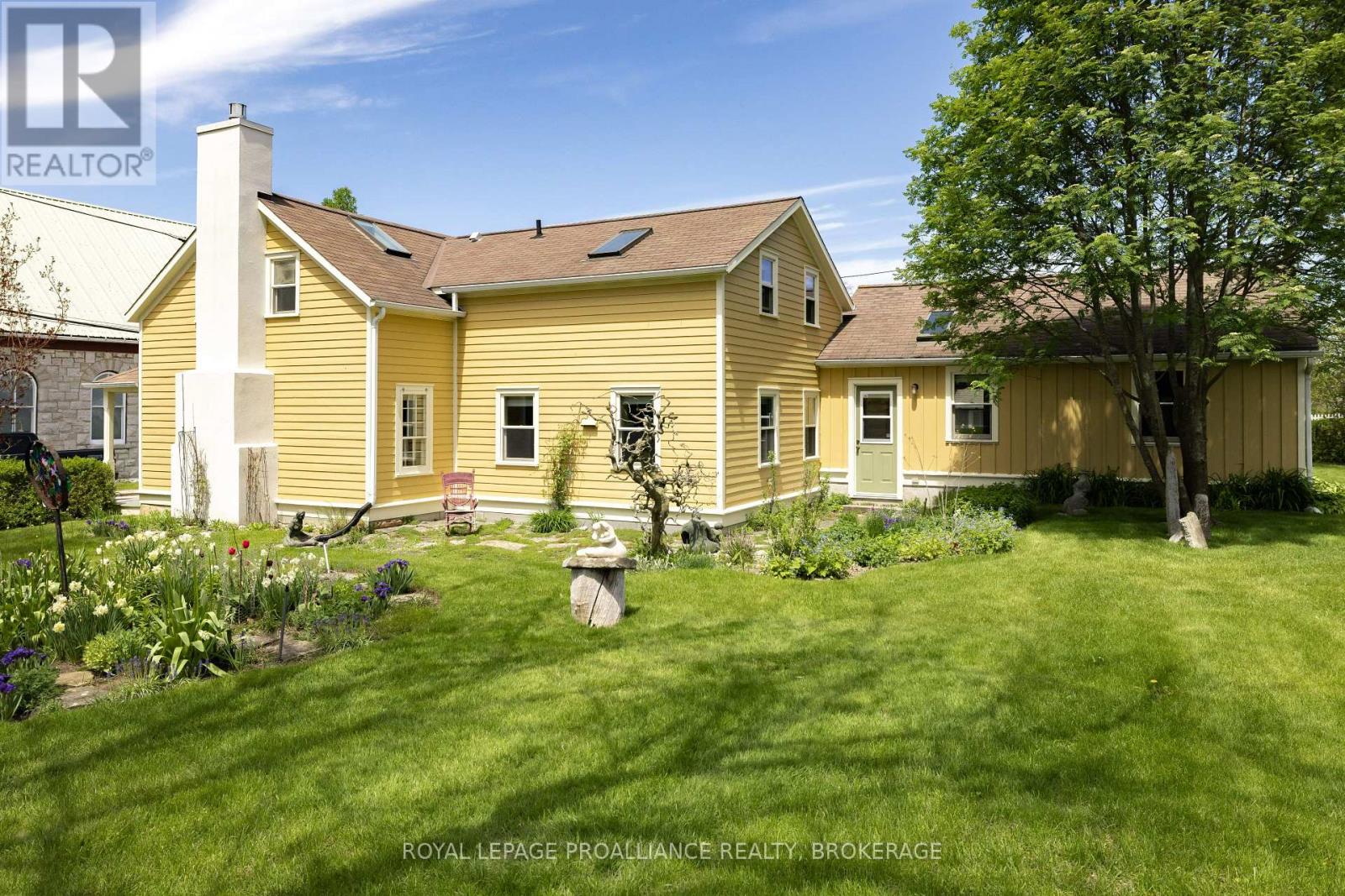 10 DRUMMOND STREET E - 44