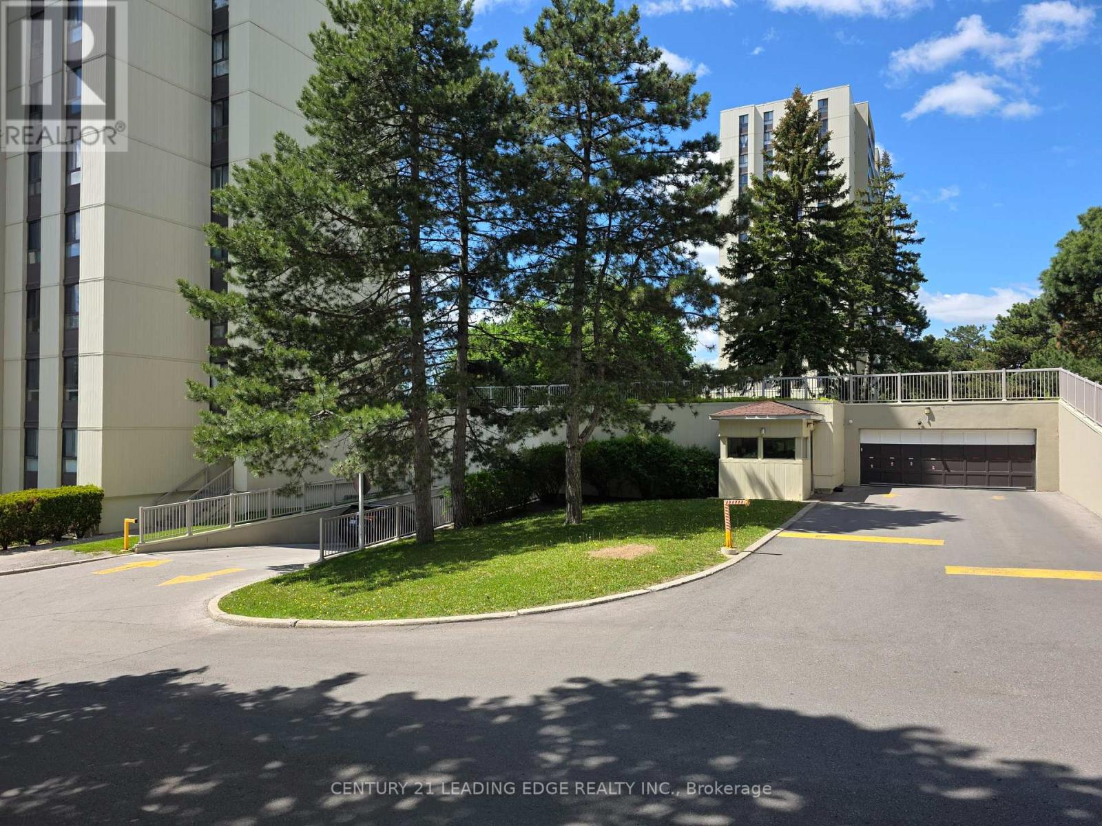 #1604 260 SENECA HILL DRIVE - 44