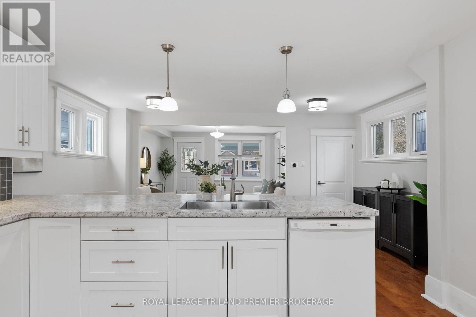 98 BRISCOE STREET E - 19