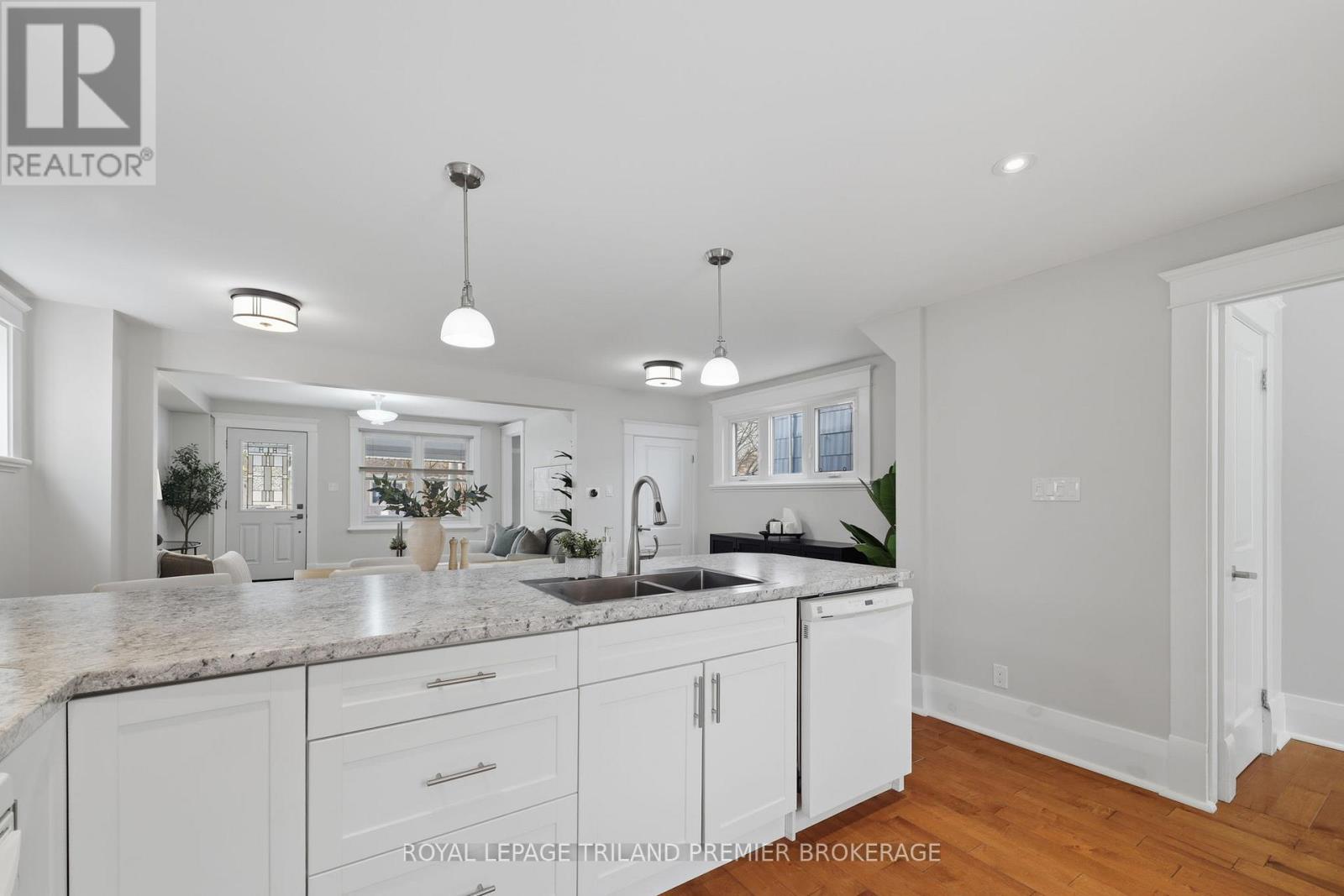 98 BRISCOE STREET E - 21