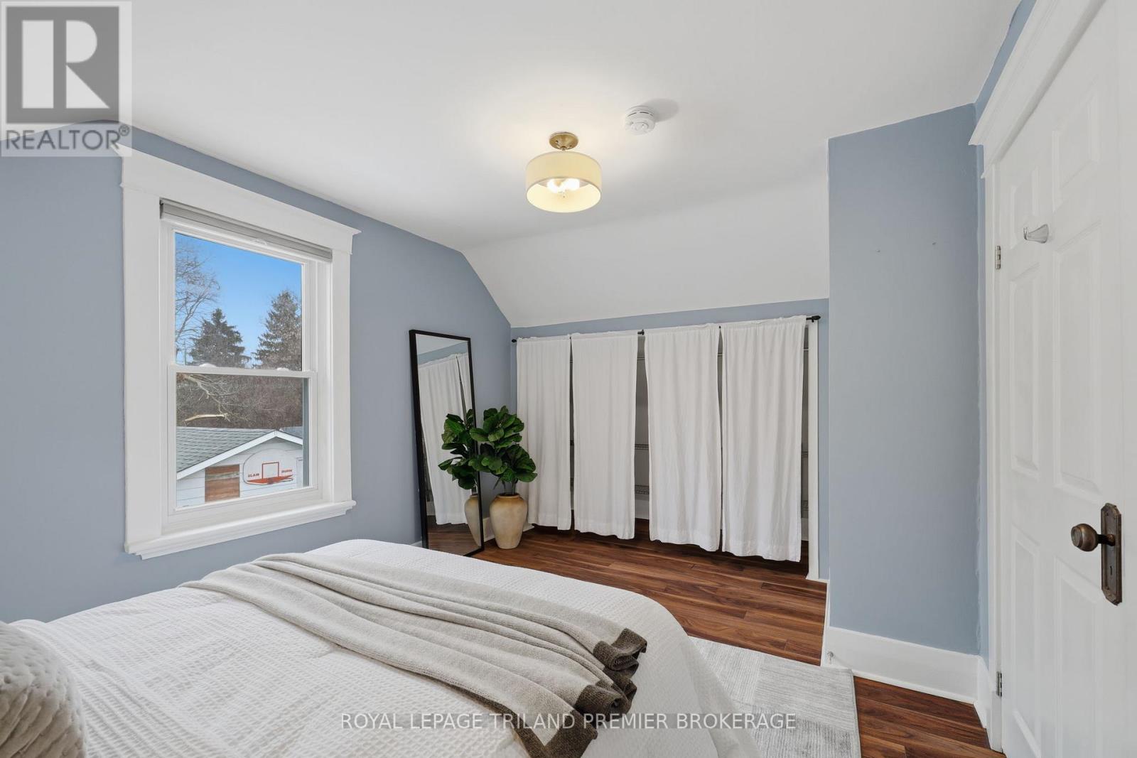98 BRISCOE STREET E - 34