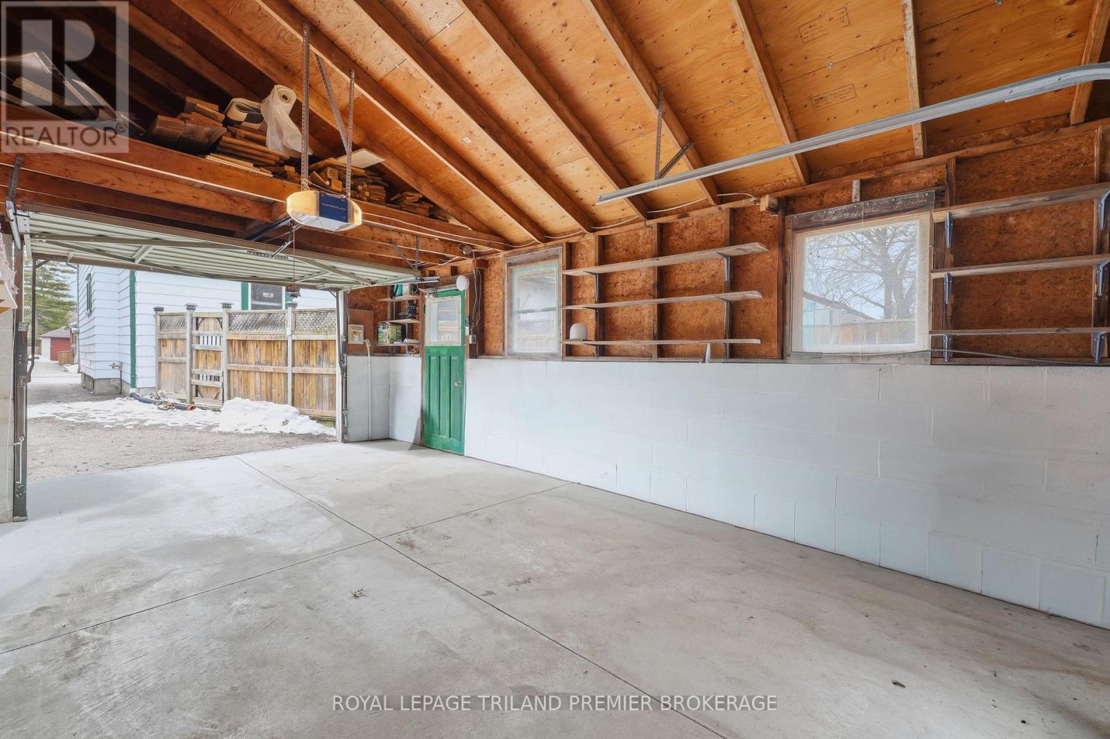 98 BRISCOE STREET E - 39