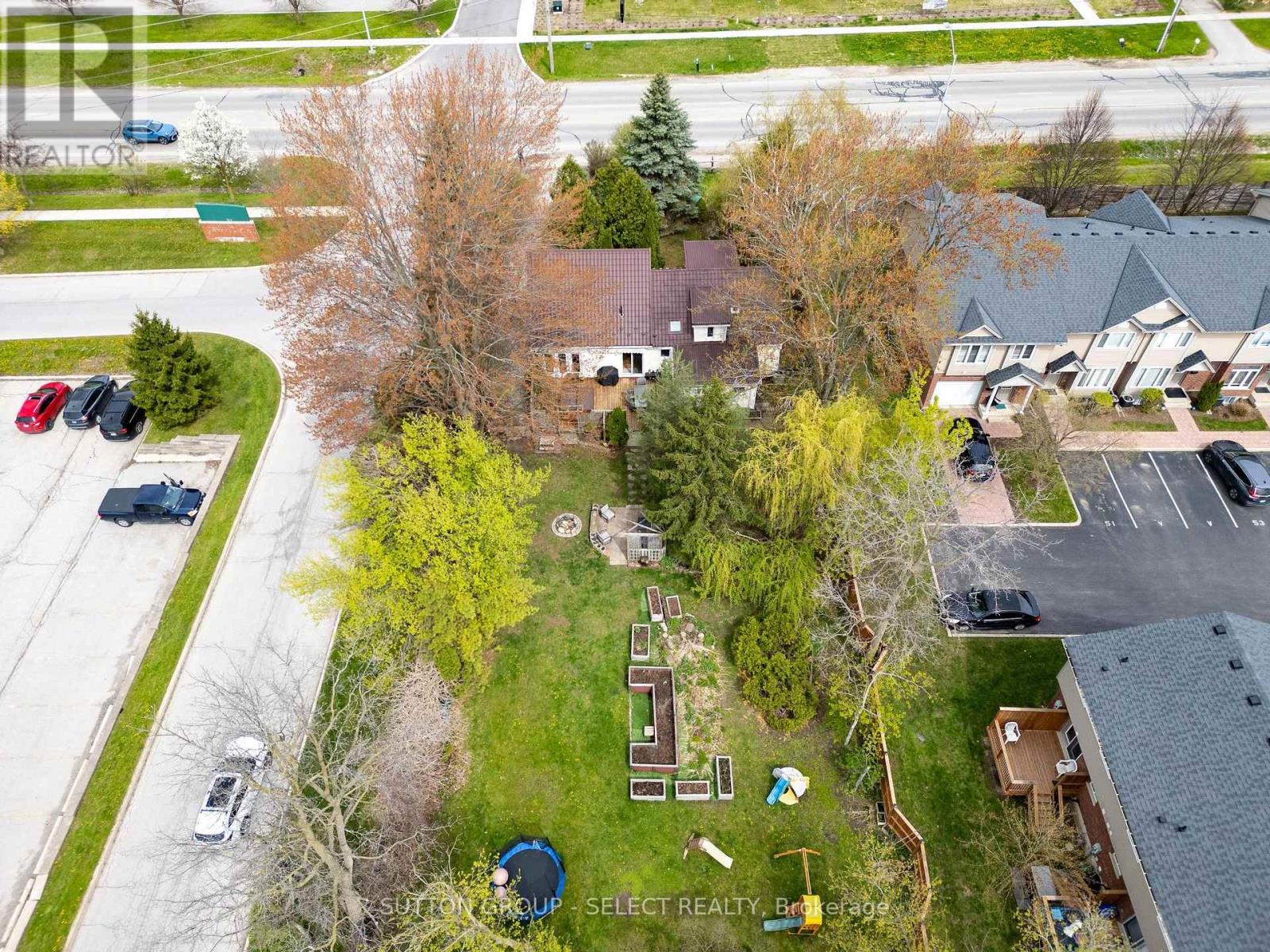 1129 SUNNINGDALE ROAD E - 34
