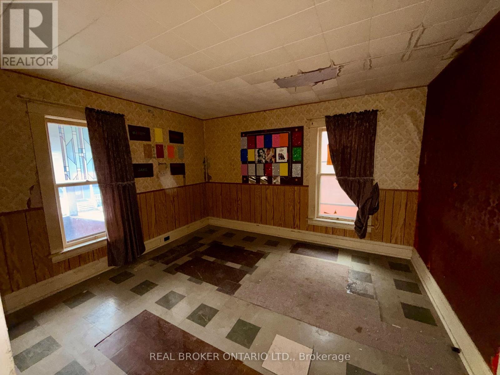 28 GROVE STREET - 28