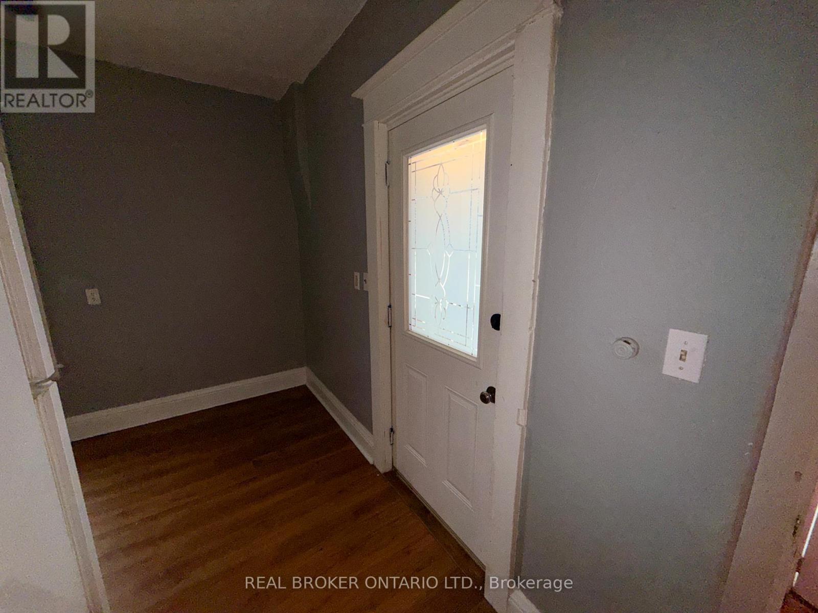 28 GROVE STREET - 18
