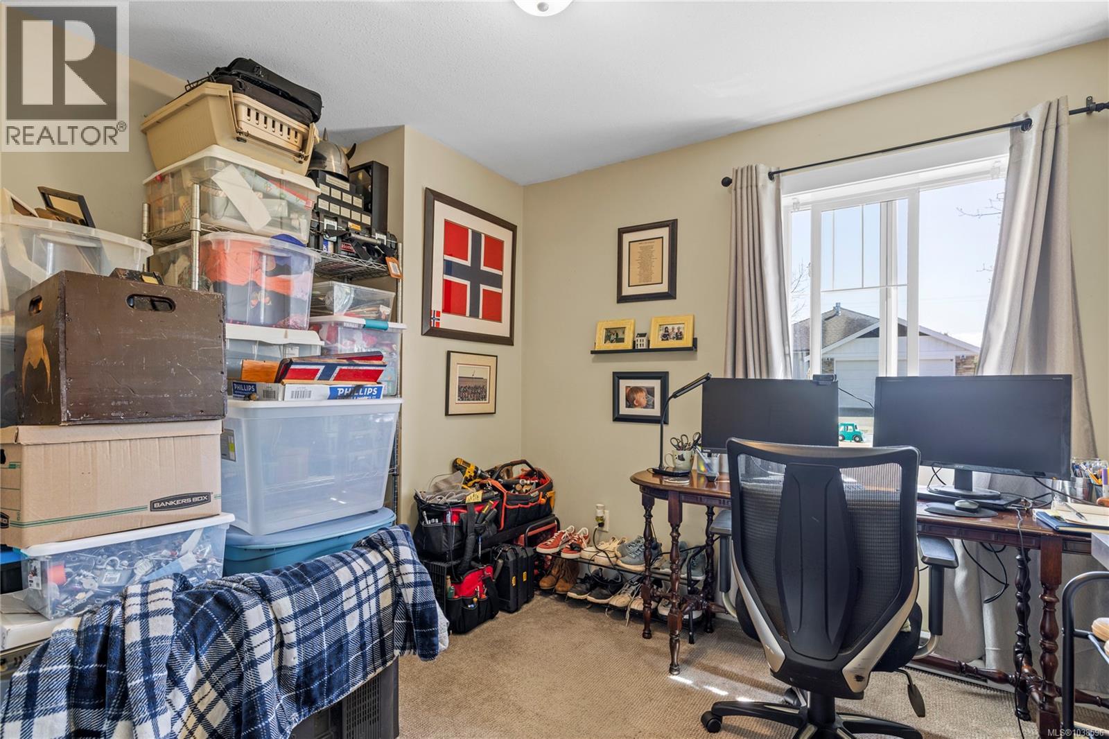 921 Sarum Rise Way - 32