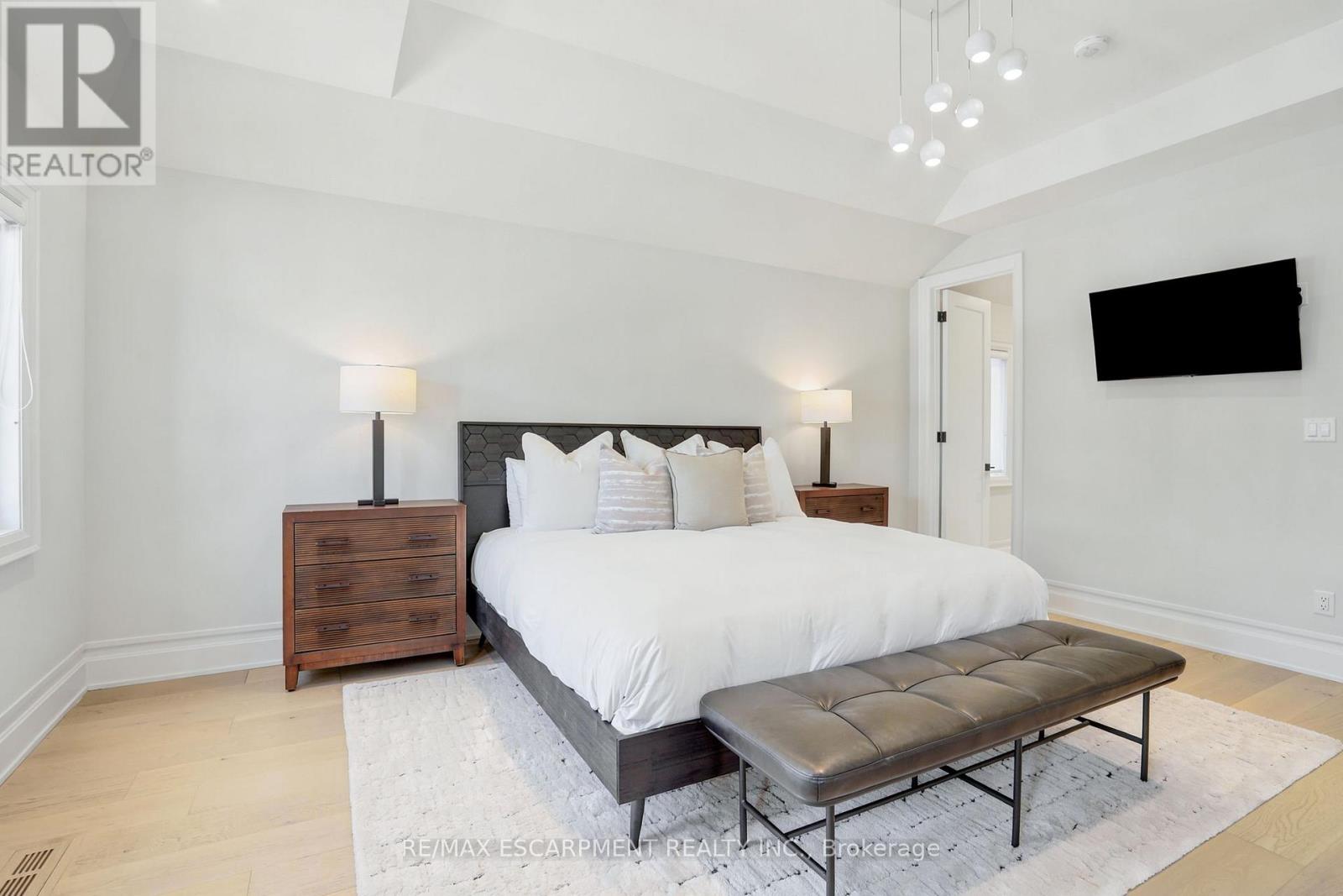 38A MAPLE AVENUE N - 18