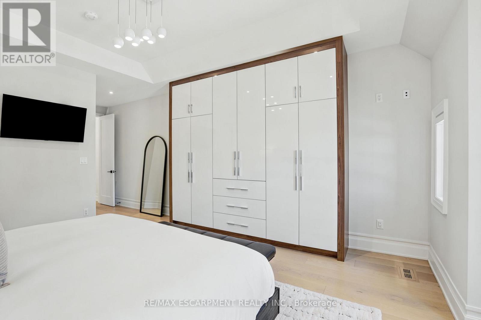 38A MAPLE AVENUE N - 19