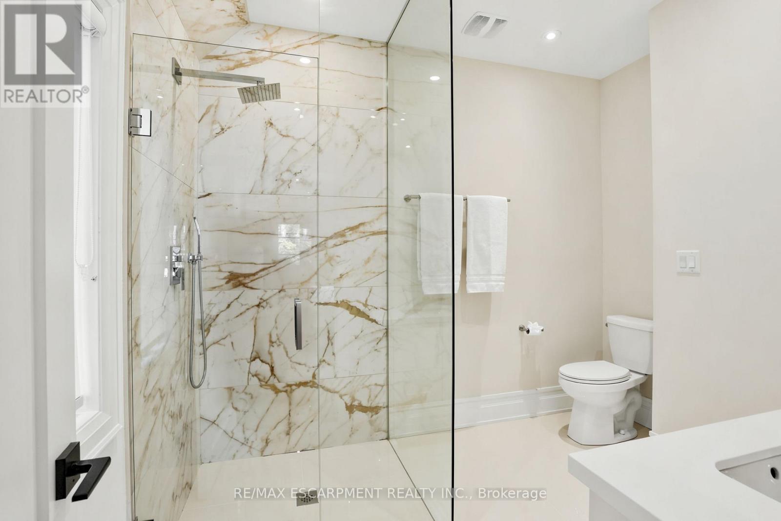 38A MAPLE AVENUE N - 21