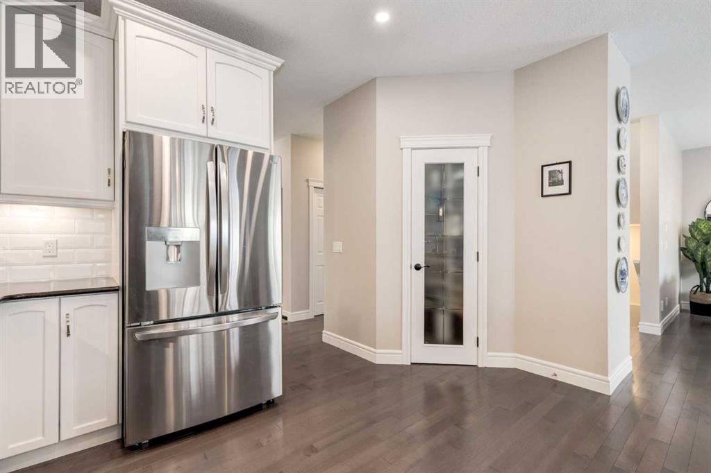 335 Morningside Crescent SW - 15