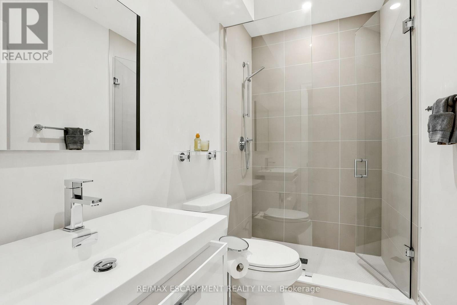 38A MAPLE AVENUE N - 38
