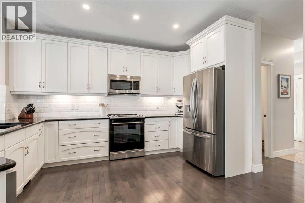 335 Morningside Crescent SW - 12