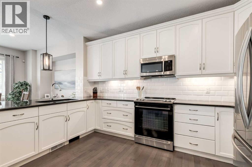 335 Morningside Crescent SW - 13