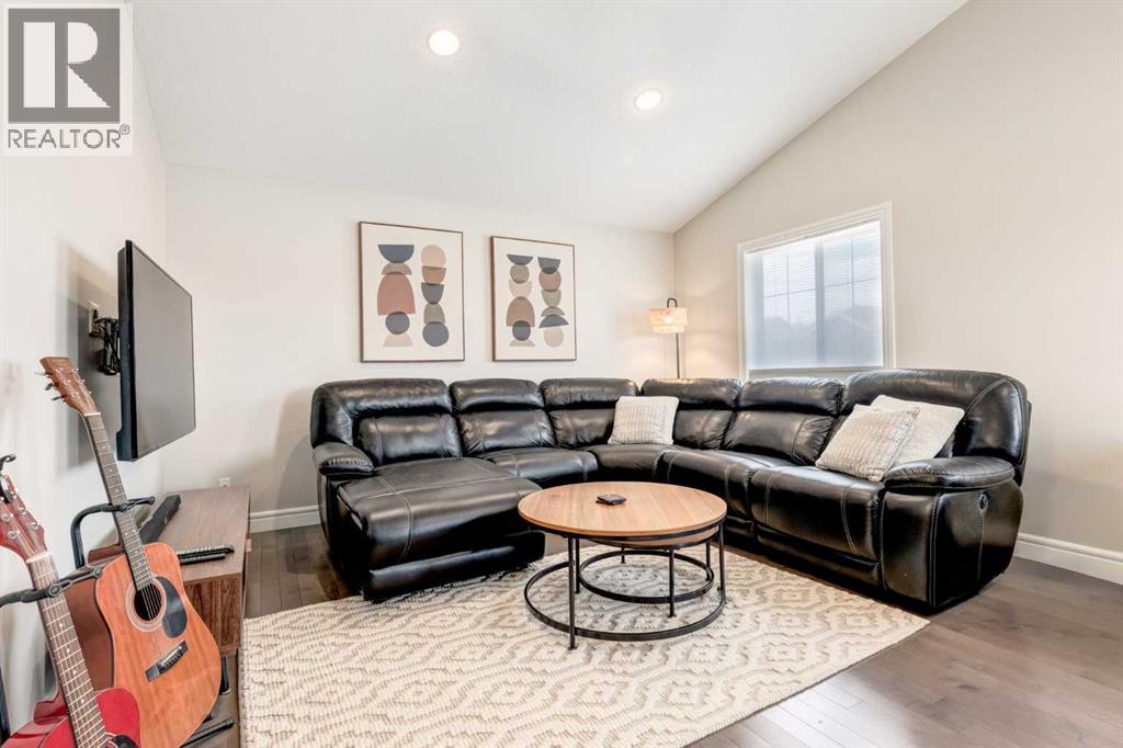 335 Morningside Crescent SW - 23