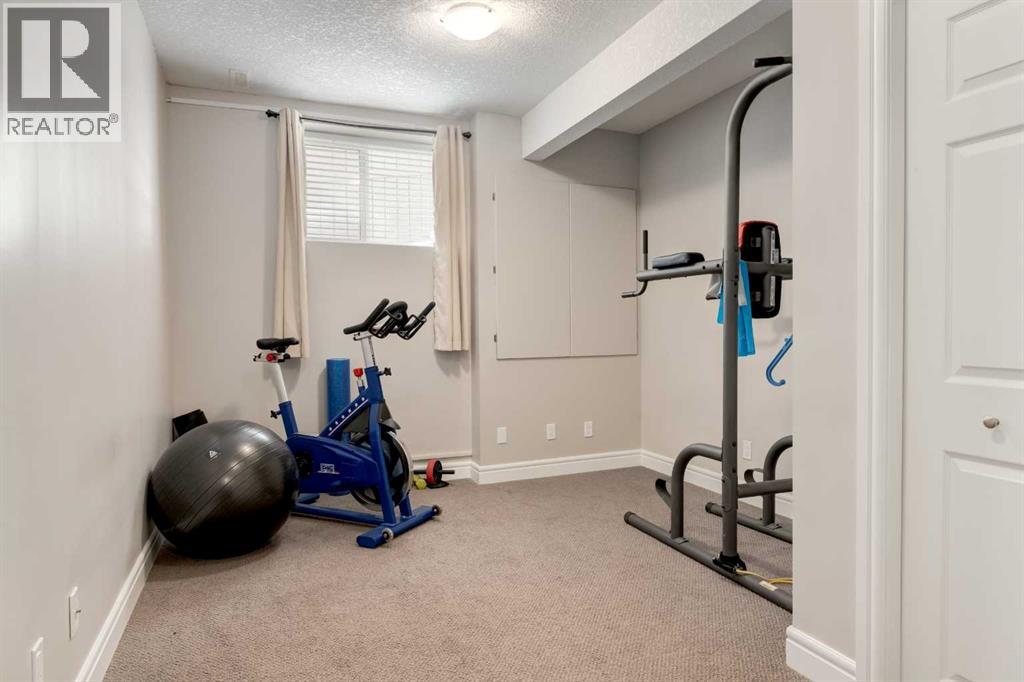 335 Morningside Crescent SW - 40