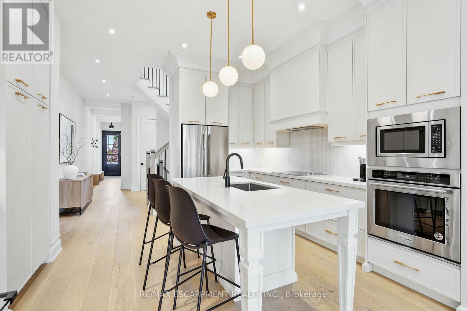 38A MAPLE AVENUE N - 7