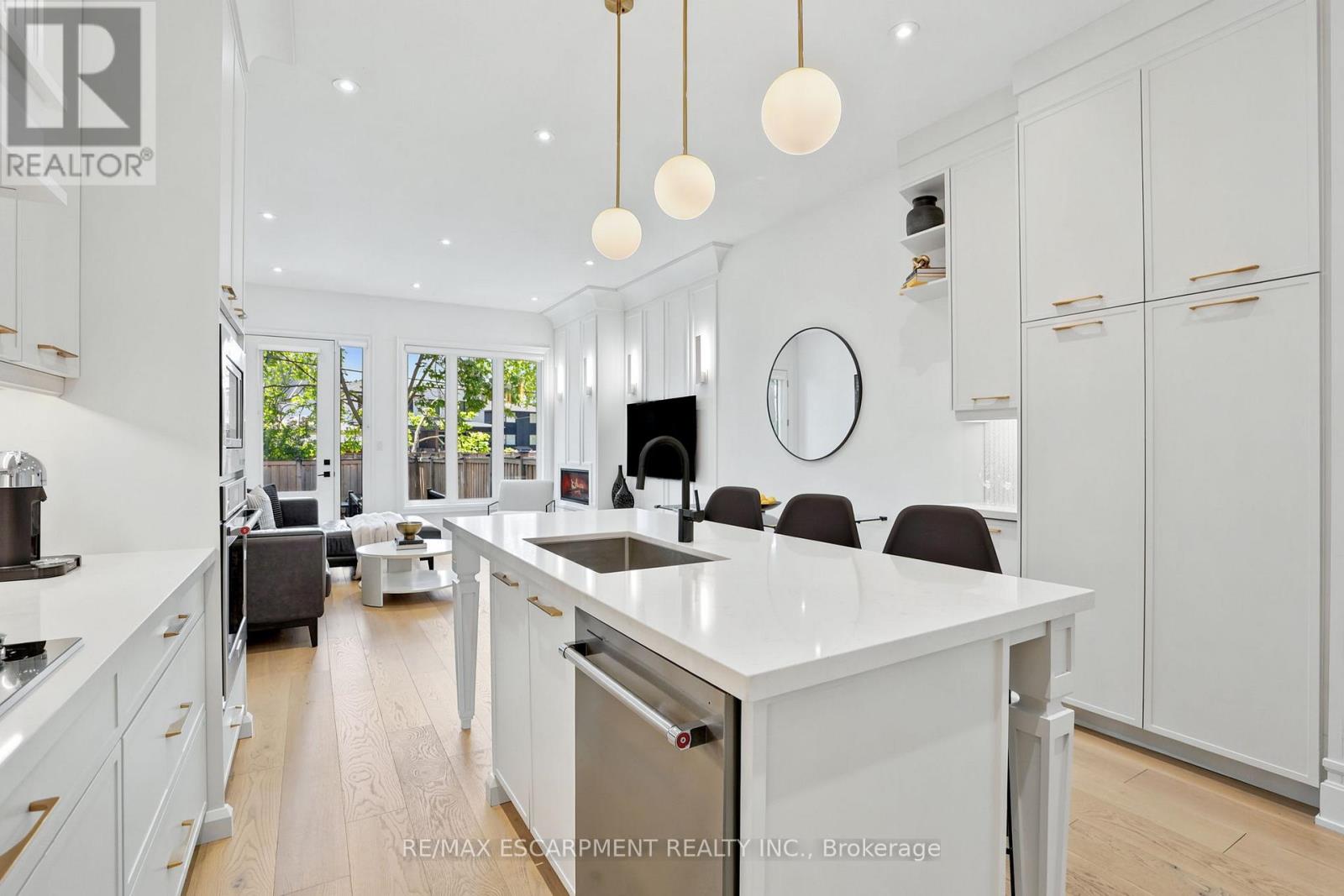 38A MAPLE AVENUE N - 8