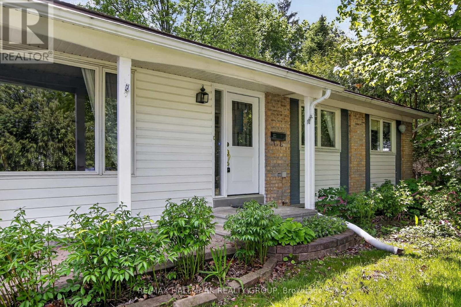 41 PARKMOUNT CRESCENT - 4