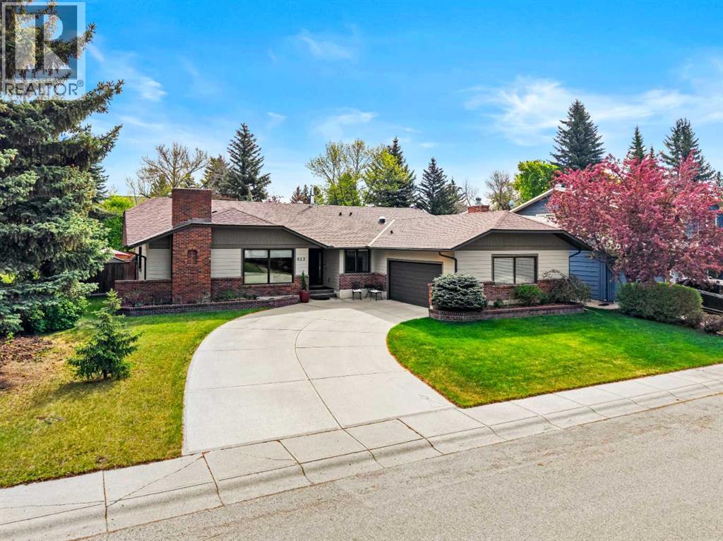 612 Lake Simcoe Close SE - Image 2