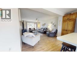 Living room - 5028 Mein Road, 108 Mile Ranch, BC V0K2Z0 Photo 6