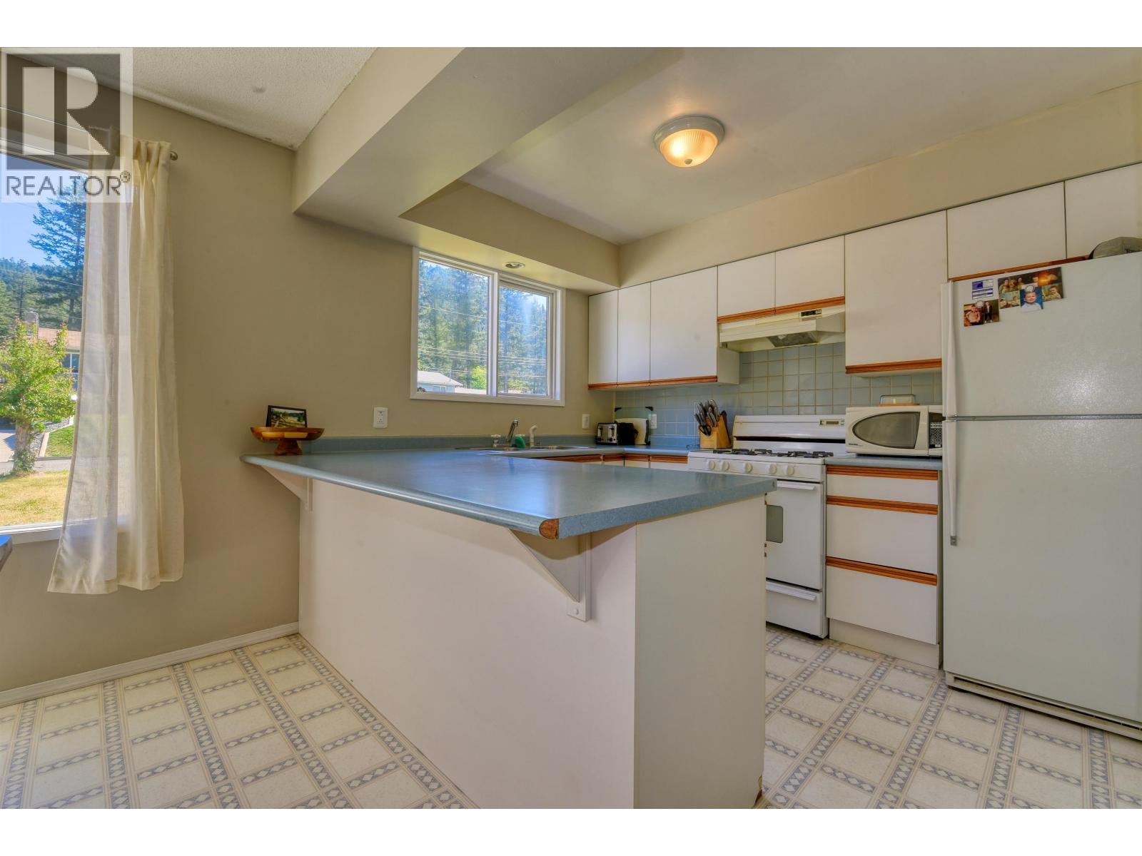 1245 CLARKE AVENUE - Image 2