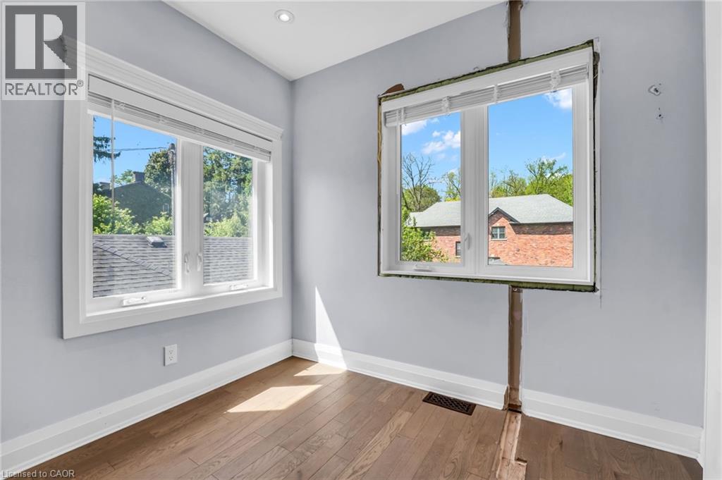 25 PARK Street E - 21