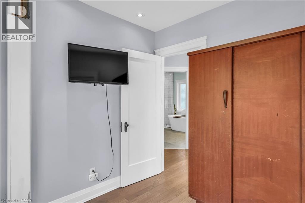 25 PARK Street E - 22