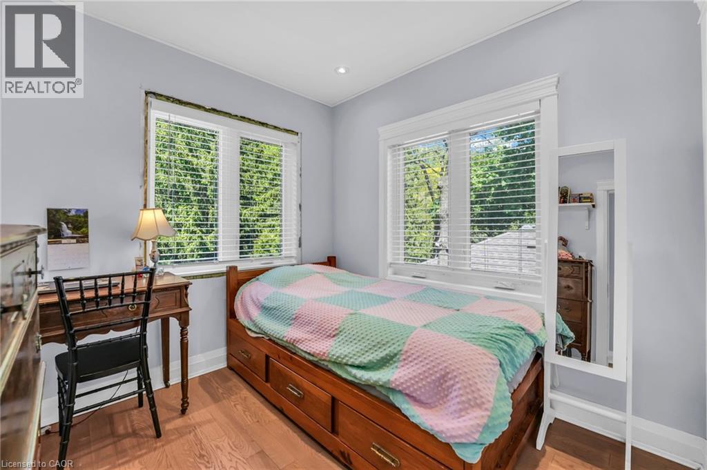 25 PARK Street E - 23