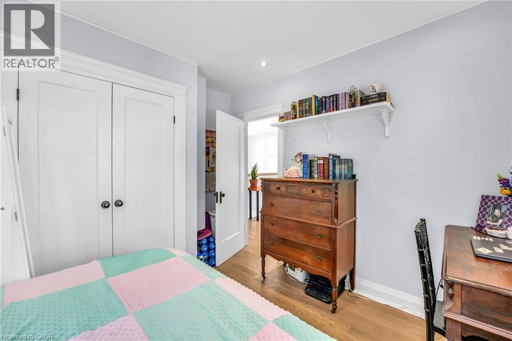 25 PARK Street E - 24