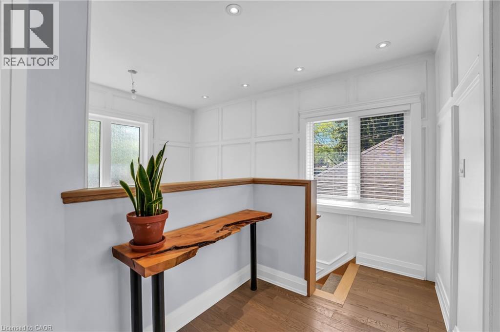 25 PARK Street E - 26